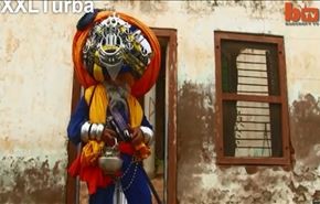 بالفيديو/ هندي يستغرق 6 ساعات ليرتدي عمامته!