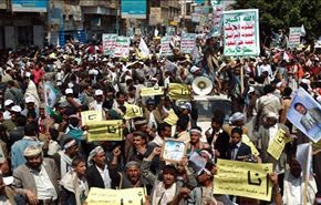 مئات الآلاف يتظاهرون في اليمن مطالبين بإقالة الحكومة