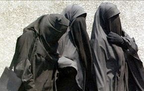 داعش يفرض لباسا محددا على نساء دير الزور