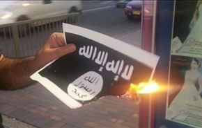 استرالیایی‌ها پرچم داعش را به آتش می‌کشند