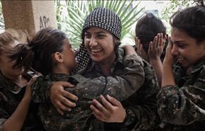 بالصور/مقاتلات كرديات يتدربن على قتال داعش بسوريا