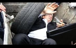 سیاستمدار اوکراینی داخل سطل زباله