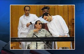 الجنايات المصرية تؤجل النطق بالحكم النهائي على مبارك ونجليه