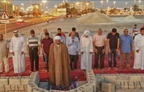 البحرينيون يواصلون الصلاة في المساجد المهدمة