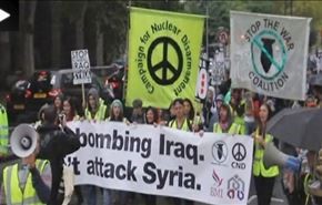 تظاهرات مخالفان جنگ در برابر مقر کامرون در لندن