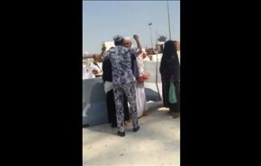 بالفيديو/ شرطي سعودي يعتدي على حاج ويصفعه على وجهه
