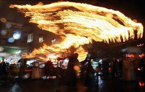 بالصور.. مراسم حمل المشاعل بمناسبة عاشوراء في مدينة قم المقدسة