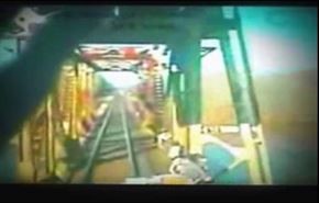 بالفيديو... قطار يتسبب بمقتل مصورة اثناء تصوير فيلم
