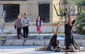 نمایش اجساد قربانیان داعش در برابر کودکان + عکس