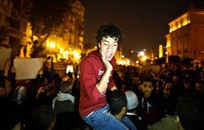 الامن المصري يفرق تظاهرة ضد تبرئة مبارك ويصيب متظاهرين