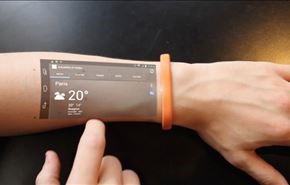 ابتكار جديد يعرض شاشة الهاتف على ذراع المُستخدم