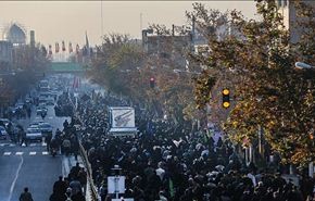 ملايين الإيرانيين يحيون الأربعين بمسیرات وتجمعات حاشدة