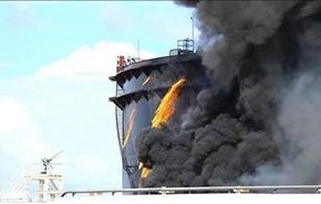 حريق مهيب في ميناء ليبي يلتهم صهاريج النفط