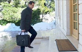 "بشار اسد" پیش از ورود به دفتر کار + عکس