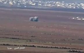 بالفيديو، الجيش السوري يقنص آلية للنصرة ويصيب مسؤولها
