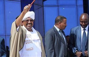 البشير ينتقد تمسك المعارضة بحملات مقاطعة الانتخابات