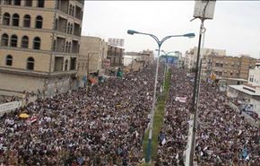 راهپیمایی گسترده یمنیها در سالروز انقلاب برگزار شد