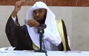 بالفيديو؛ جدل جديد لداعية سعودي حول دوران الارض!