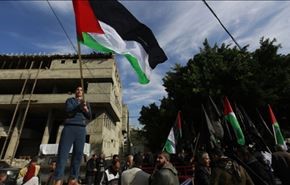 فلسطينيون غاضبون يغلقون مؤسسات أميركية بغزة