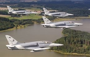 جمهوری چک به عراق جنگنده فروخت