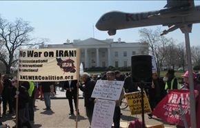 تجمع لناشطين معارضين للحرب أمام البيت الابيض دعماً لإيران+ صور