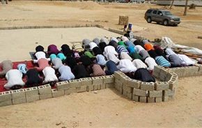 بالصور؛ ثورة المحراب..إقامة الصلوات في مساجد البحرين المهدّمة