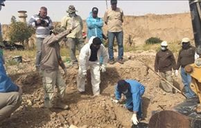داعش قربانیان جنایت اسپایکر را چگونه دفن کرد + عکس