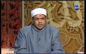 شيخ مصري: تشغيل القرآن بالمنزل في غياب صاحبه يجلب الجن!