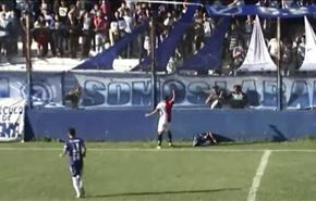 مرگ ناگهانی فوتبالیست آرژانتینی هنگام بازی + ویدئو