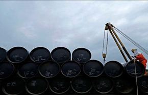 النفط يصعد فوق 65 دولاراً بفعل تراجع المخزون الأميركي