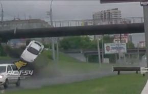 بالفيديو.. حادث مروع لسيارة بورش