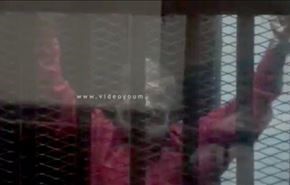 مرسی با لباس قرمز در دادگاه + فیلم