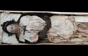 فيديو: العثور على جنين بتابوت اسقف موميائي منذ 350 عاما