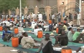 افطارات جماعية في شوارع السودان