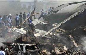 فيديو وصور: 113 قتیلاً في تحطم طائرة عسكرية أندونيسية