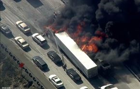 تصاویر آتش سوزی در بزرگراه کالیفرنیا‎