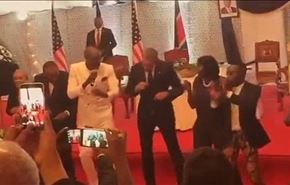 اوباما در زادگاه پدر آفریقایی رقصید+فیلم