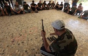 بالصور؛ طلبة واساتذة جامعات العراق يتدربون على السلاح
