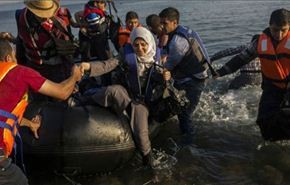 خفر السواحل في اليونان يغرق قاربا للاجئين السوريين