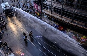 بالصور؛ الشرطة تستخدم العنف لتفريق احتجاجات باسطنبول