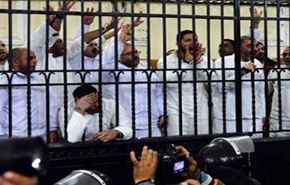 احالة 38 شخصا بينهم القرضاوي الى محكمة عسكرية في مصر