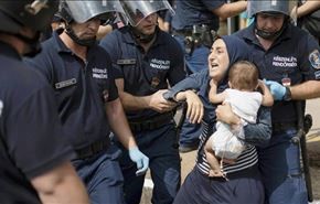 درگیری پلیس با خانواده سوری در مجارستان+ فیلم