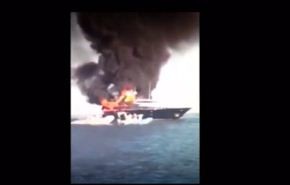 بالفيديو: نجاة رئيس نادي نابولي من الموت حرقا بالبحر