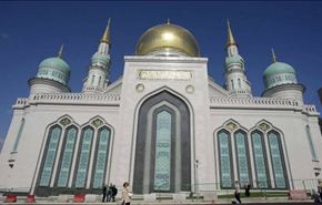 فيديو.. شاهد بوتين كيف يزور اكبر مساجد روسيا