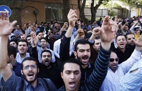 بالصور.. تجمع احتجاجي امام السفارة السعودية بطهران