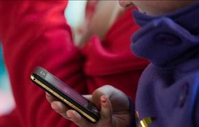 استخدام الهواتف الذكية يزيد التوتر لدى الأطفال والمراهقين