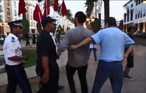 حمله پلیس مغرب به منتقدان آل‌سعود +فیلم
