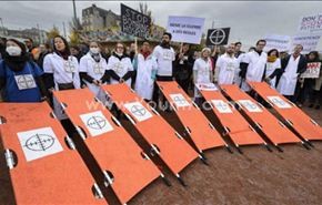 تظاهرة لاطباء بلا حدود في جنيف احتجاجا على قصف مستشفيات