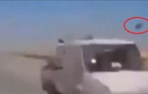 بالفيديو.. أباتشي أميركية تحمي قافلة من 200 سيارة لداعش!