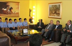 بالصور؛ الرئيس اللبناني يستقبل جمعا من التلاميذ